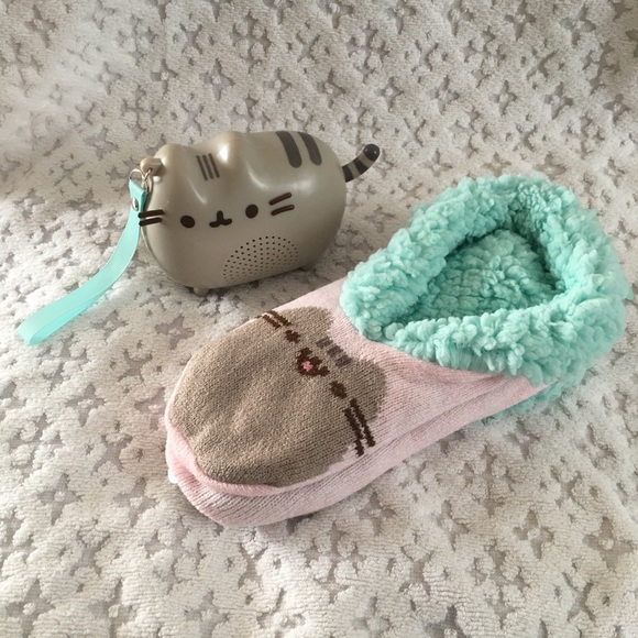 pusheen slippers